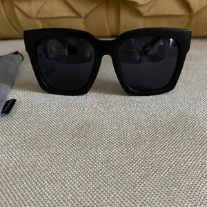 Women’s Large Black Frame Sunglasses Oversized
